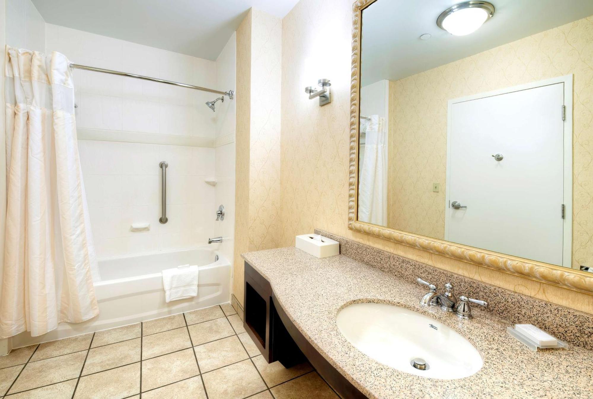 Hilton Garden Airport Ottawa
